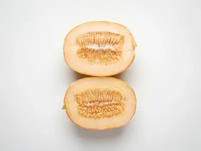 Melone Ho Chi Minh tagliato a metà